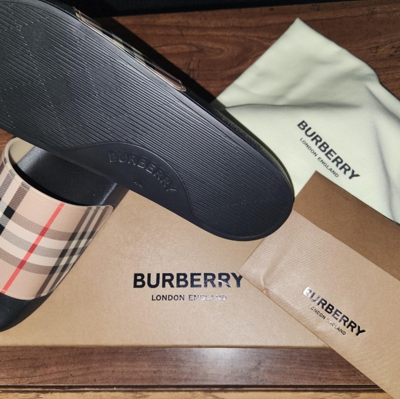 MENS SIZE 10 BURBERRY SLIDES (NEW IN BOX with PROOF OF AUTHENTICITY) - Picture 2 of 2